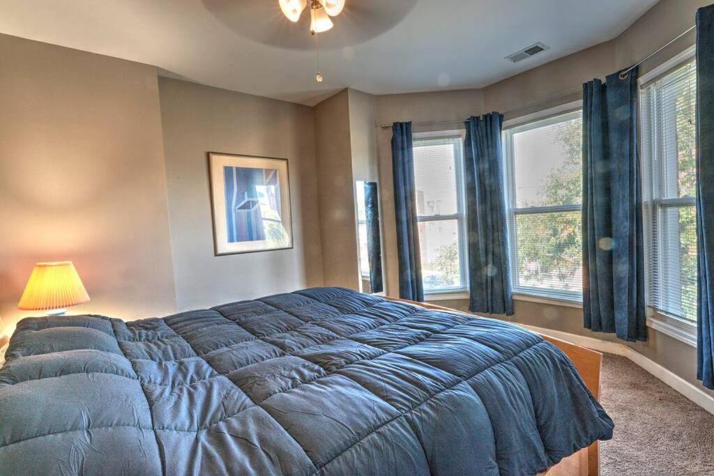 Spacious Row Home Next Transit Near Downtown W Parking Chicago Exterior photo