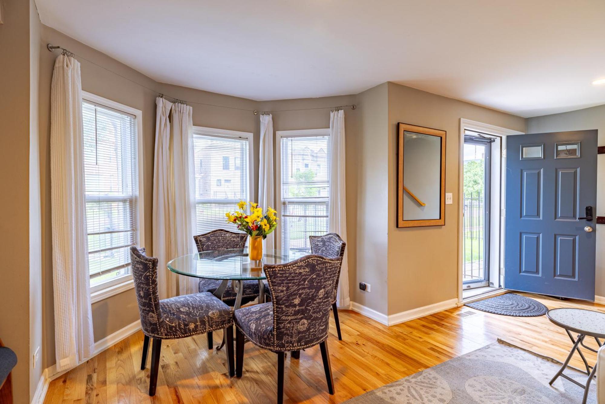 Spacious Row Home Next Transit Near Downtown W Parking Chicago Exterior photo